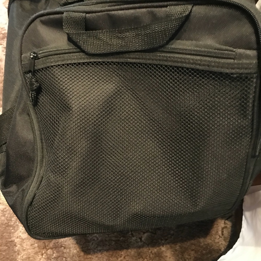 🇺🇸ALS🇺🇸 EUC Zippable/Foldable Black Duffle Bag - Picture 5 of 11
